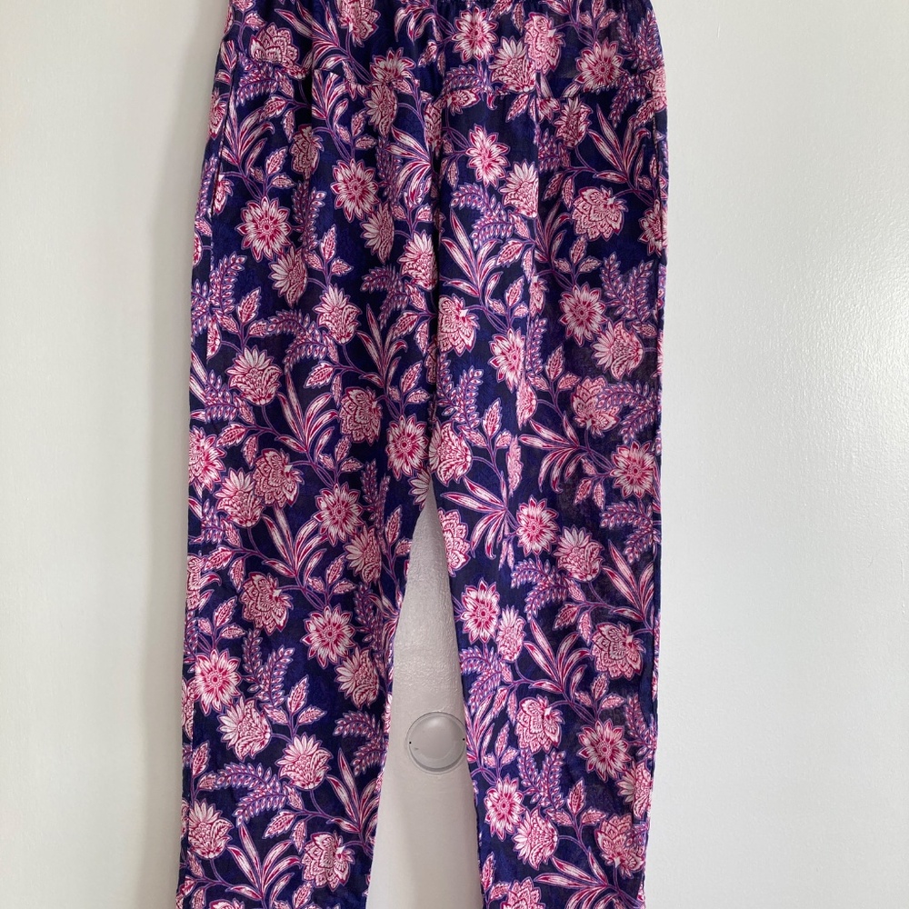 XiRENA Navy & Pink Floral Cropped Pants